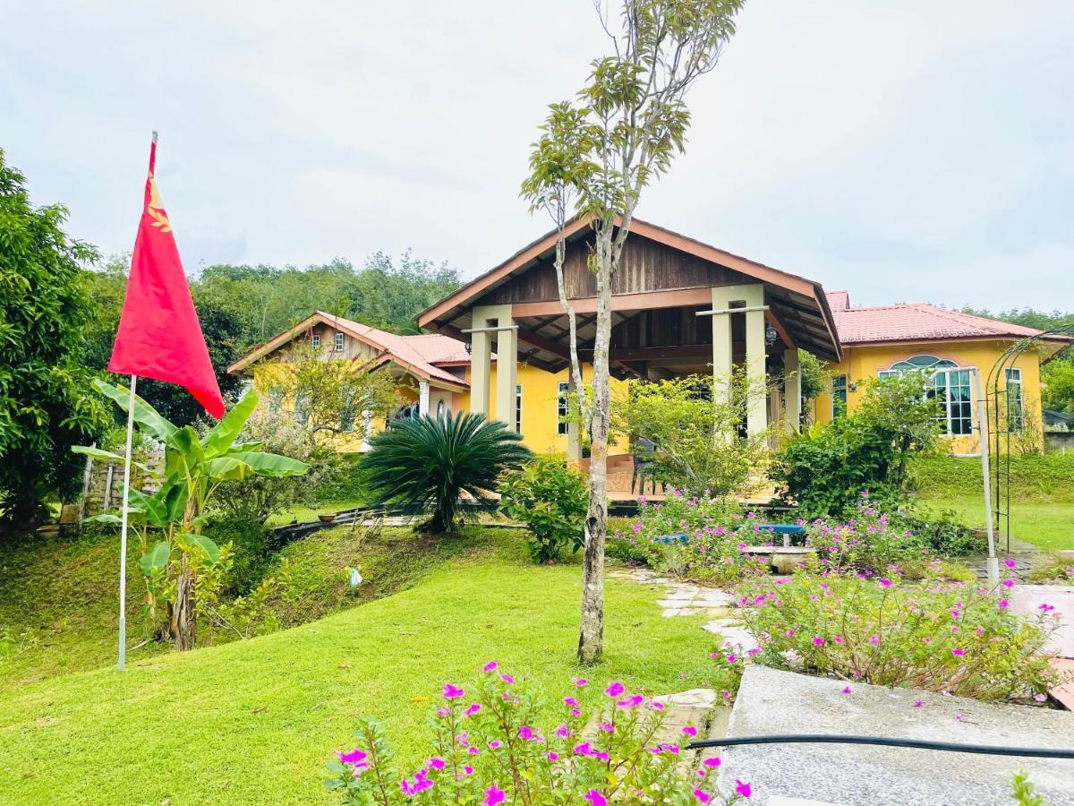 Kapal Terbang Guest House Langkawi Pantai Cenang  Exteriör bild